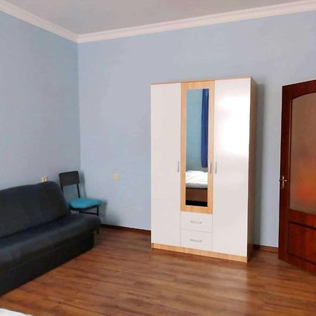 Apartment Near Sasundci Davit Metro Station Jerevan Eksteriør billede