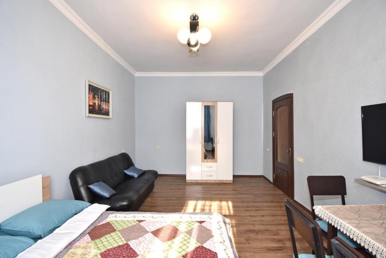 Apartment Near Sasundci Davit Metro Station Jerevan Eksteriør billede